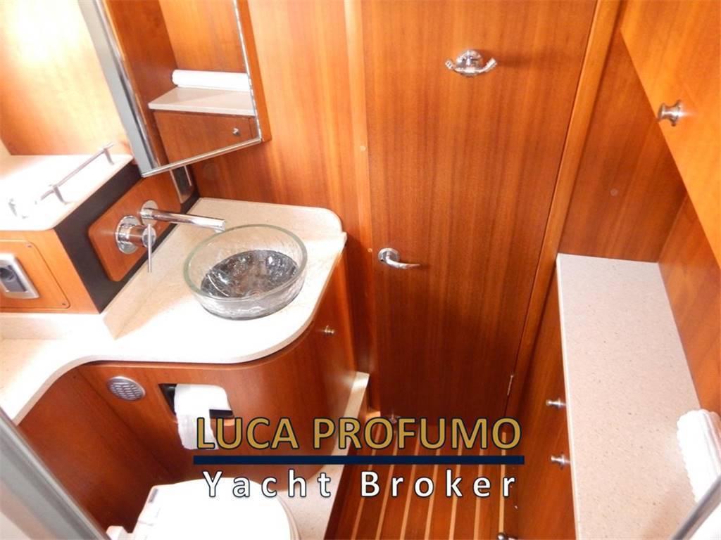 Tiara yachts 3900 sovran