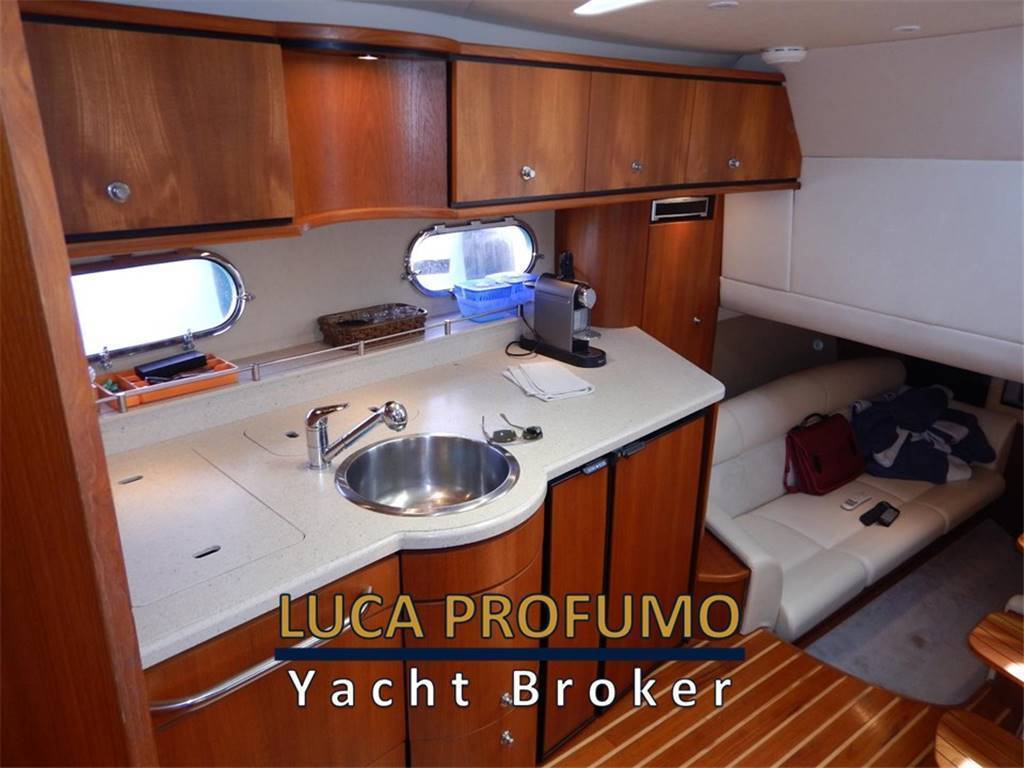 Tiara yachts 3900 sovran