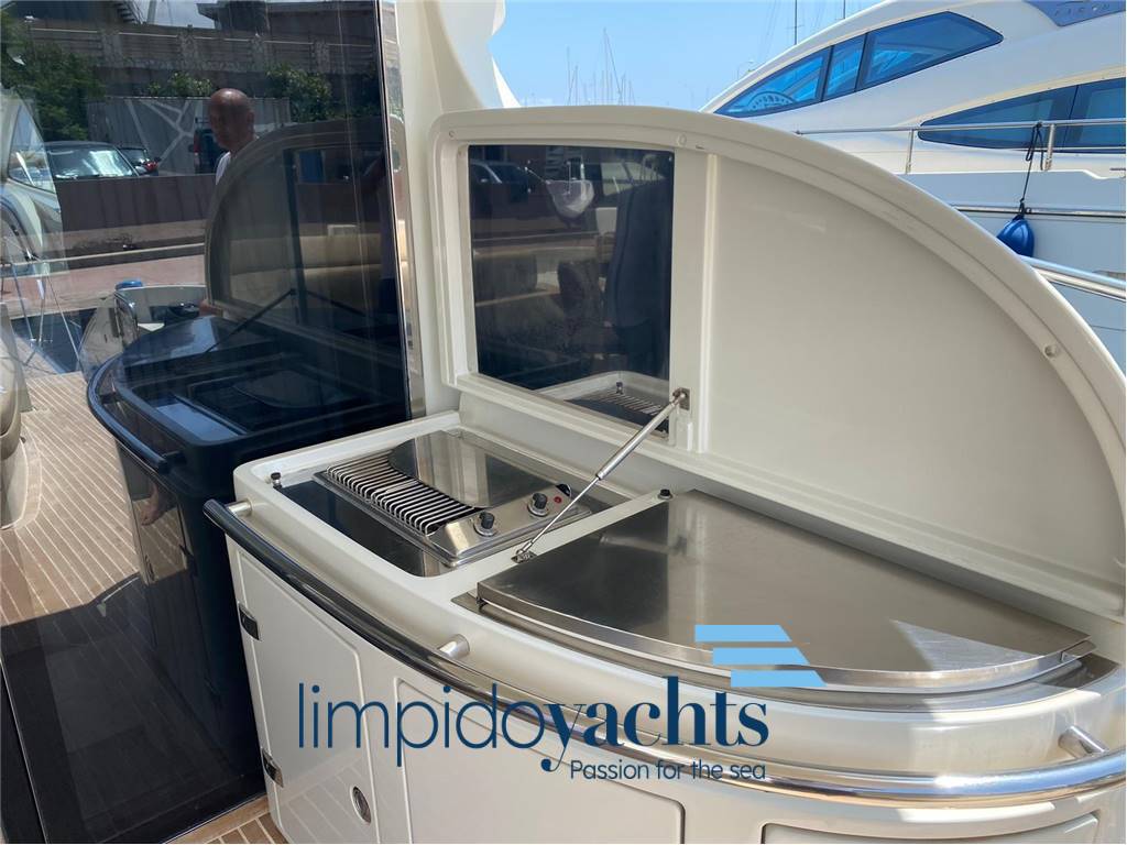 Azimut 68s