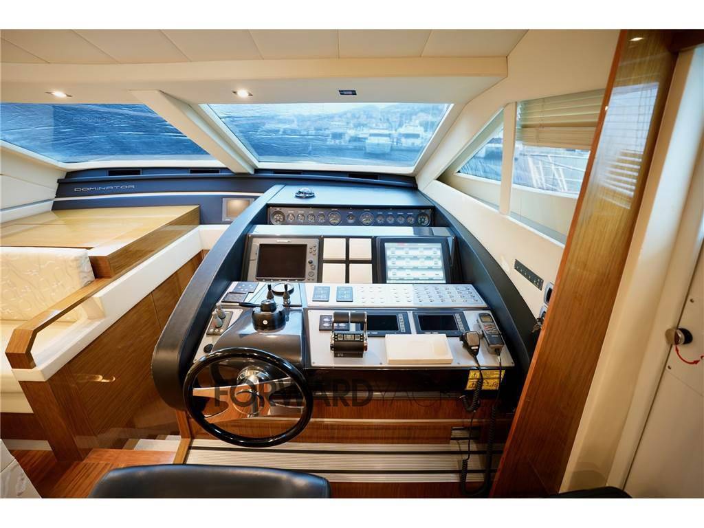 Dominator yachts Dominator 62