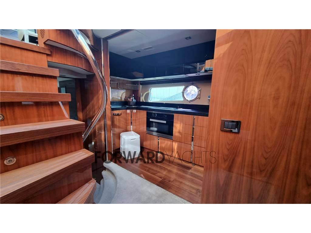 Sunseeker 68 sport yacht