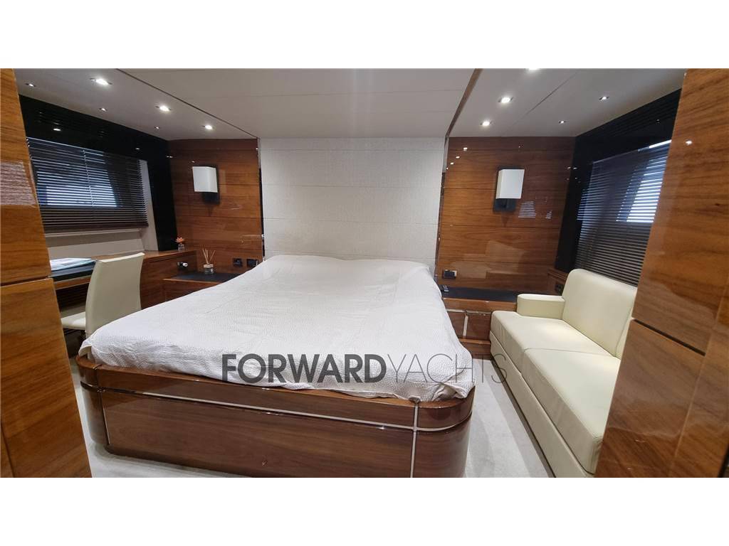 Sunseeker 68 sport yacht
