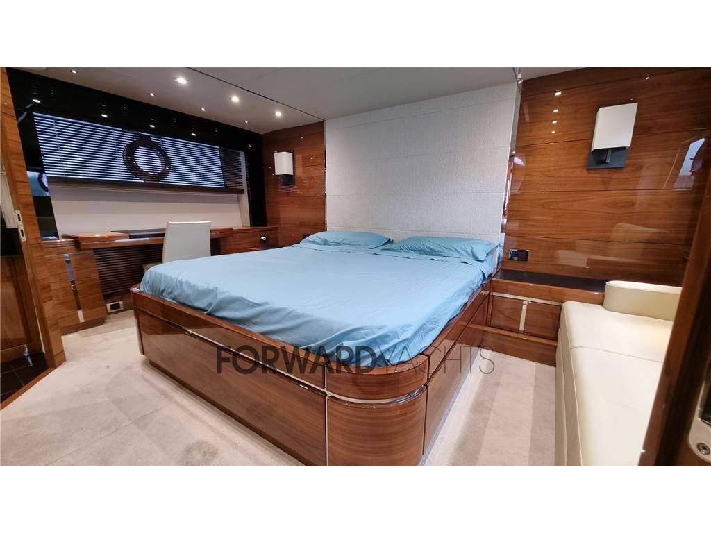 Sunseeker 68 sport yacht