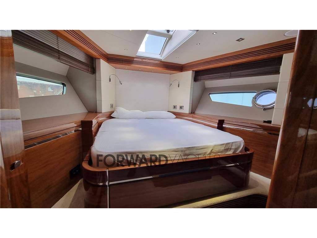 Sunseeker 68 sport yacht