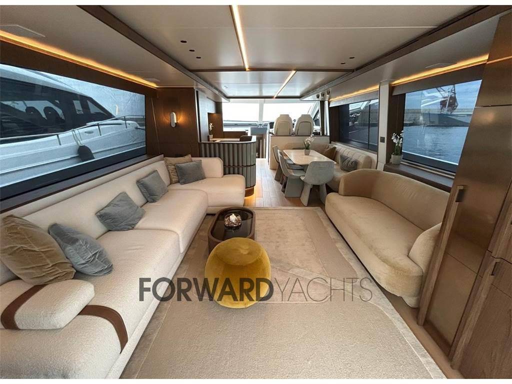 Azimut 72 fly