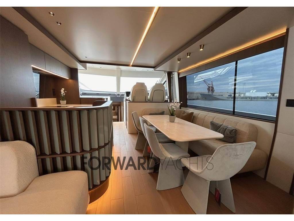 Azimut 72 fly
