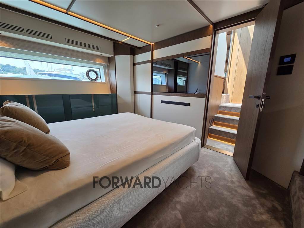 Azimut 72 fly