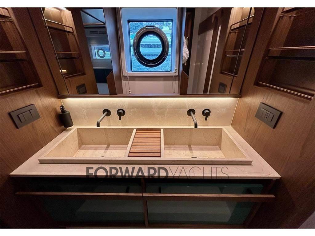 Azimut 72 fly