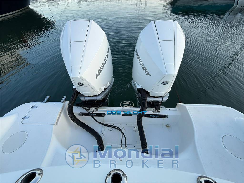 Boston whaler 320 outrage
