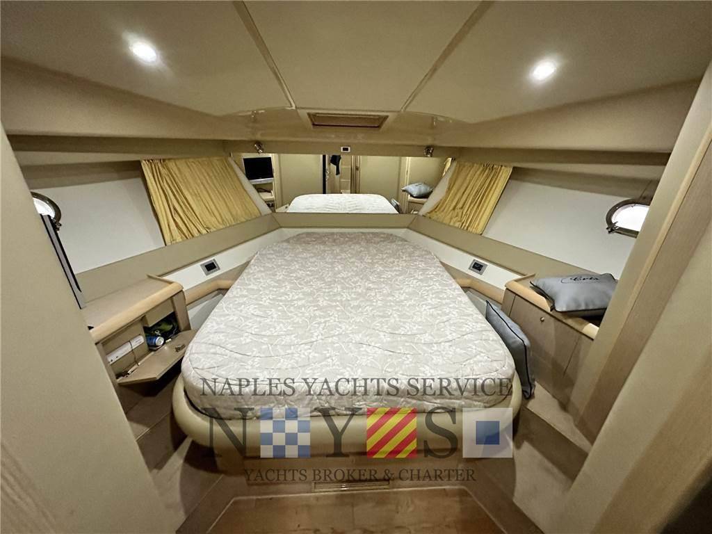 Ferretti yachts 460