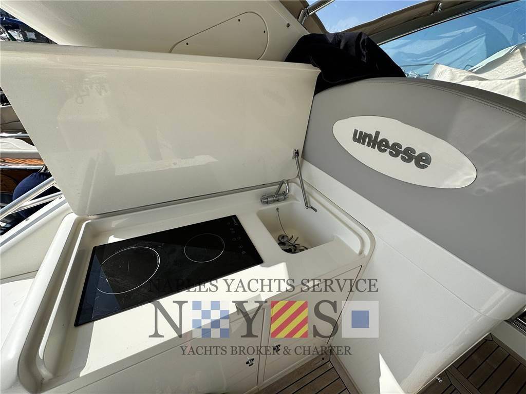 Uniesse 42' open