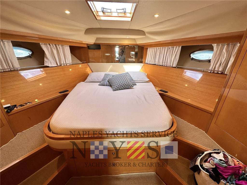 Uniesse 42' open
