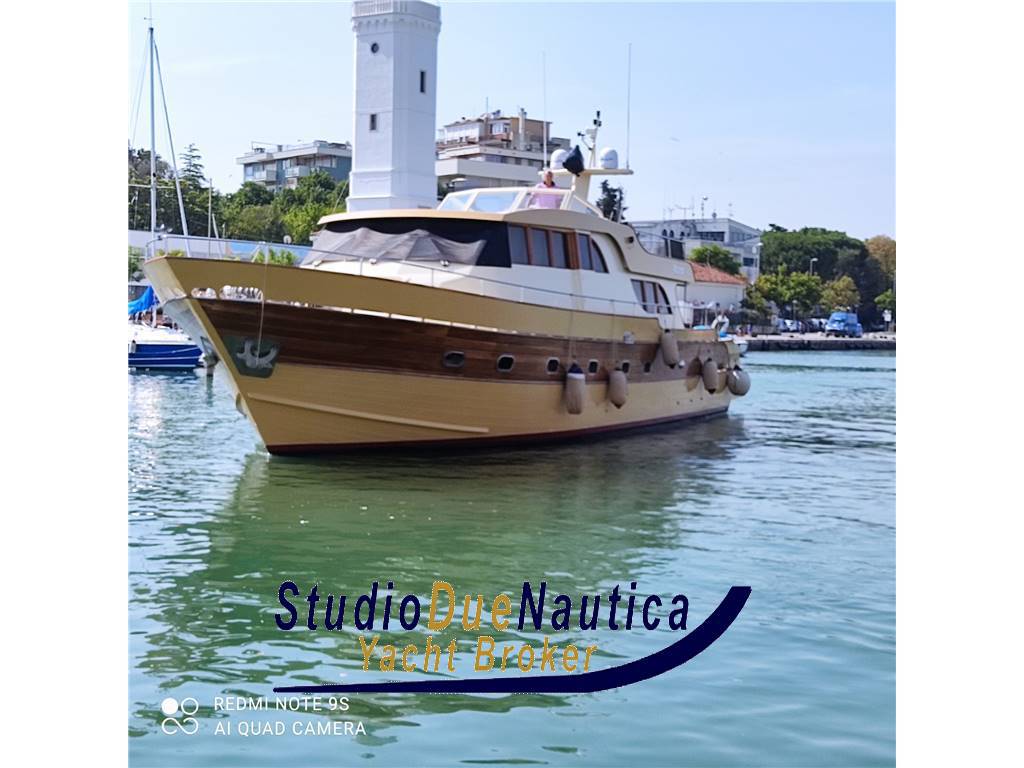 Cantiere nautico azzurro Azzurro 64