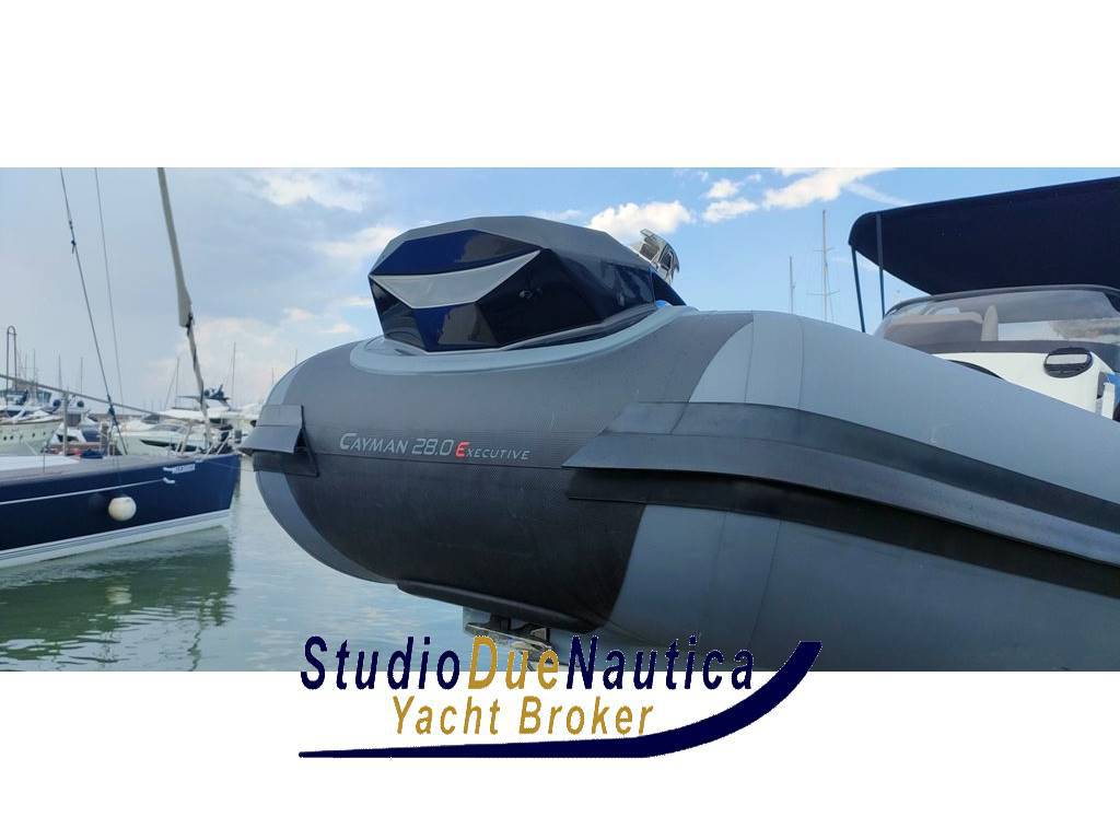 Ranieri international Cayman 28 executive trofeo
