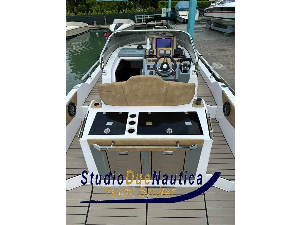 Ranieri international Next 330 lx natante