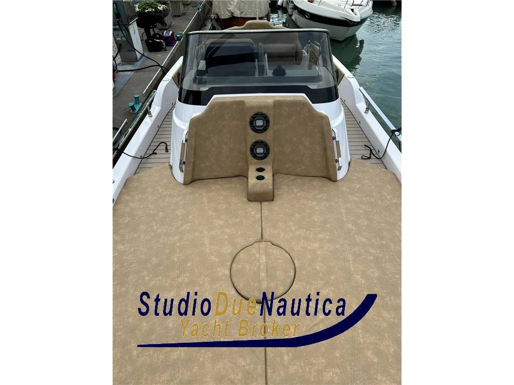 Ranieri international Next 330 lx natante