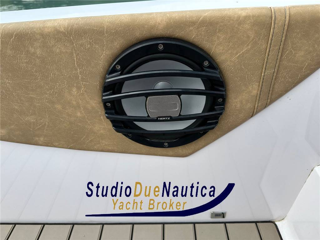 Ranieri international Next 330 lx natante