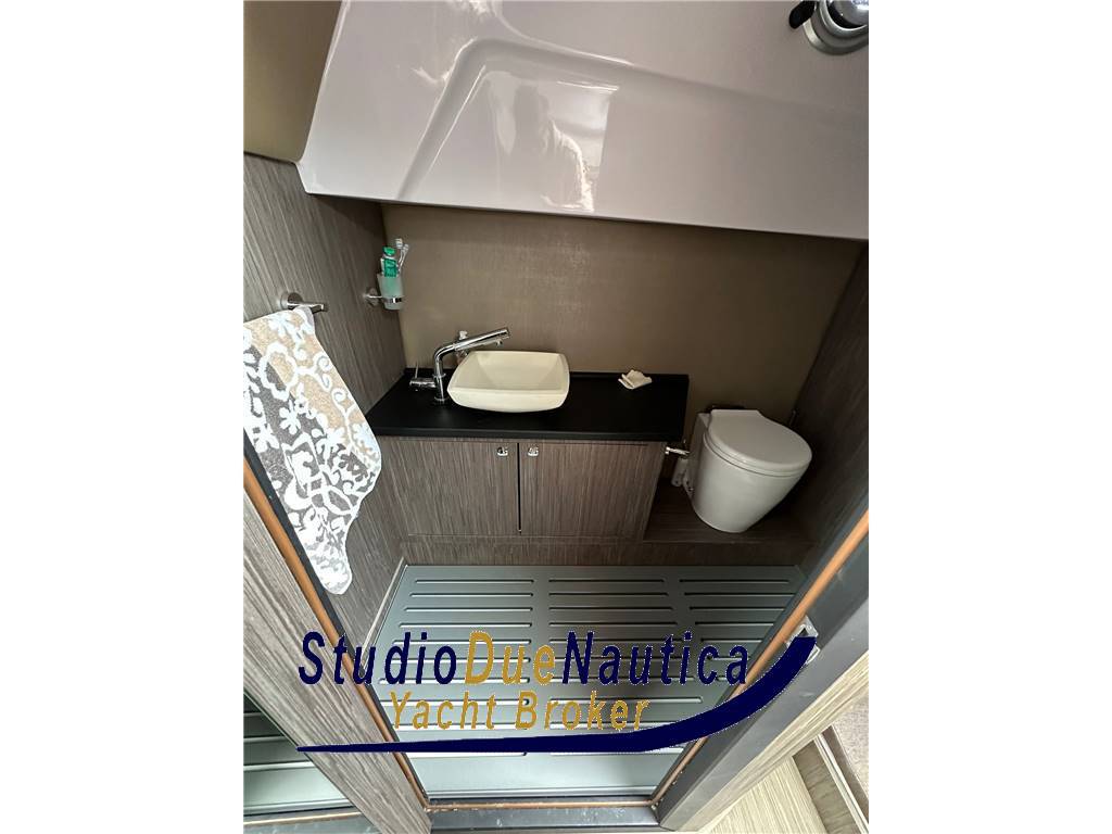 Ranieri international Next 330 lx natante