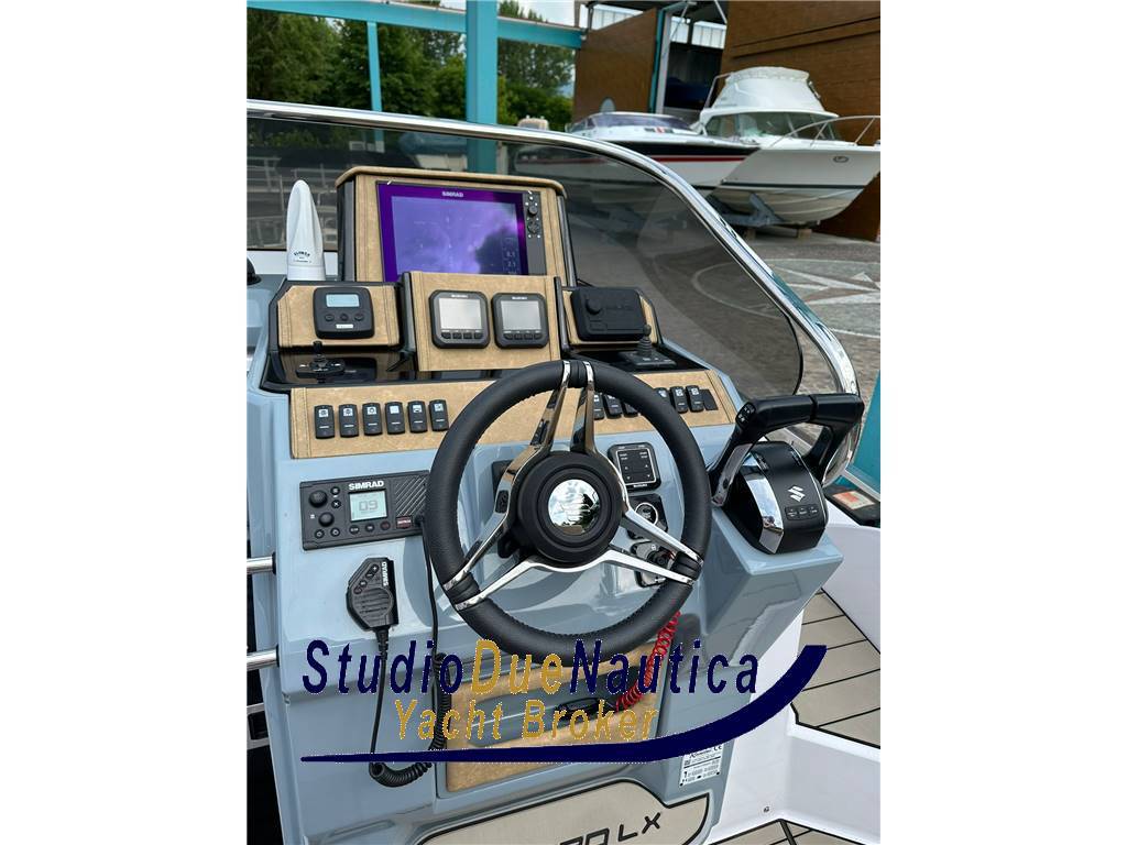 Ranieri international Next 330 lx natante