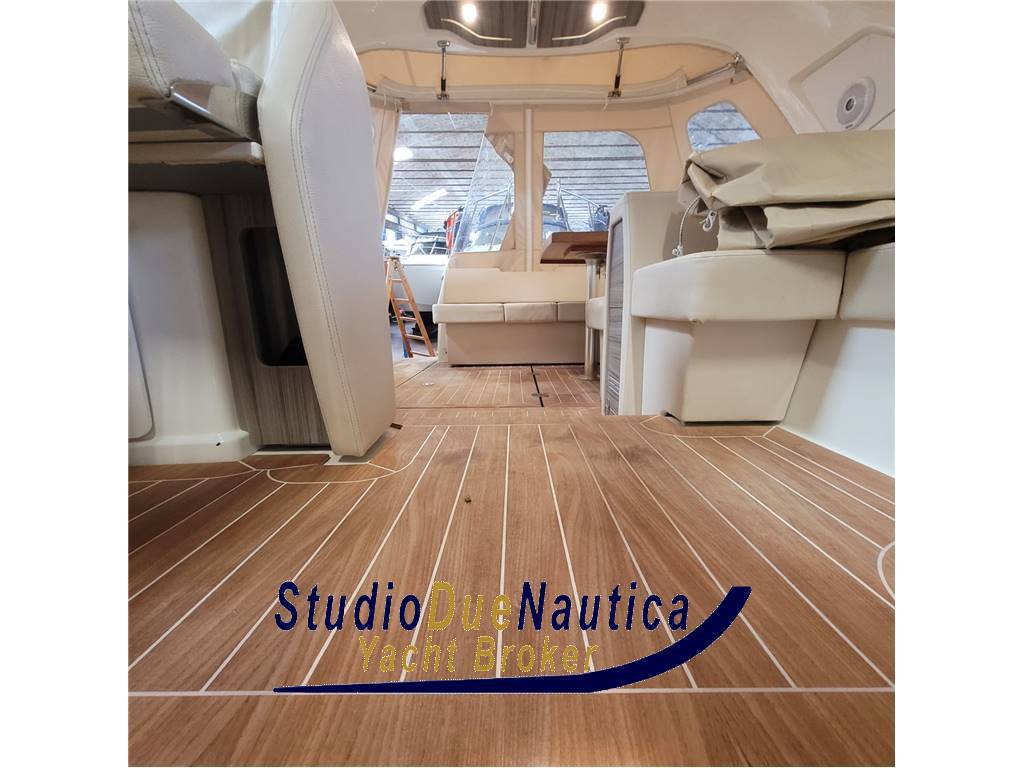 Cranchi Z35 natante