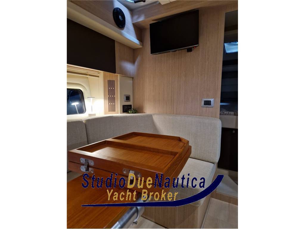 Cranchi Z35 natante