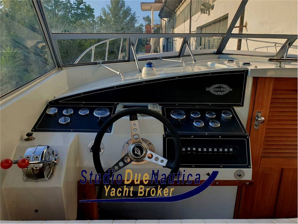 Magnum marine 35