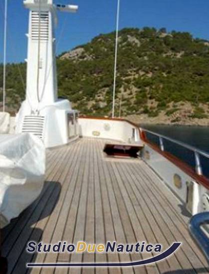 Hall russel & co Navetta 33.89 mt.