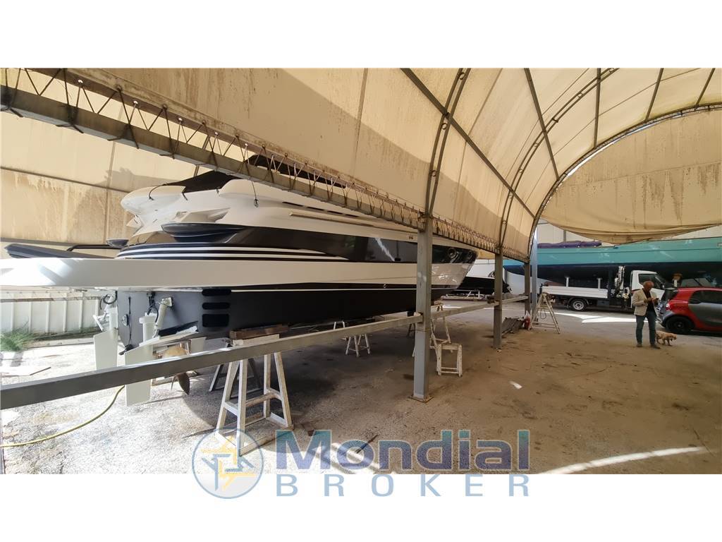 Cantieri vavali delladriatico Pershing 37