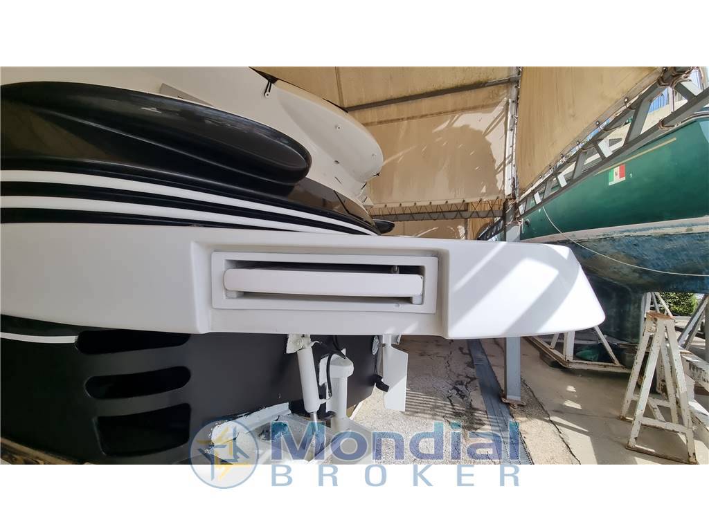Cantieri vavali delladriatico Pershing 37
