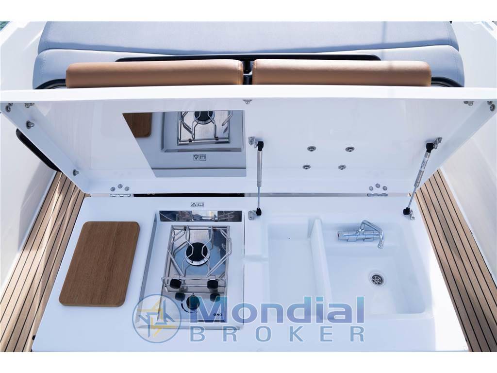 Beneteau Flyer 9 space deck