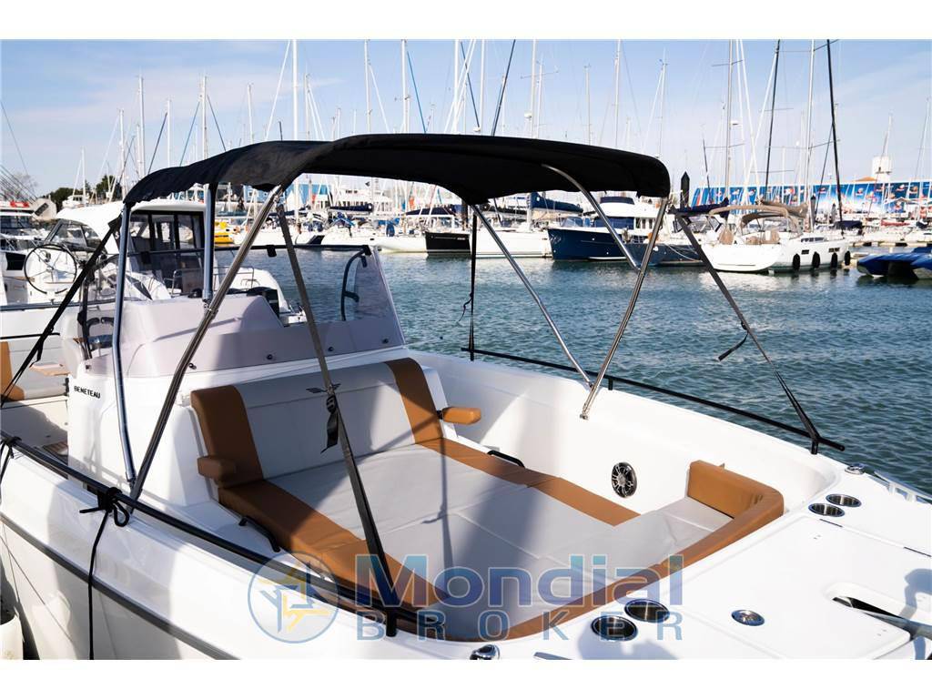 Beneteau Flyer 9 space deck