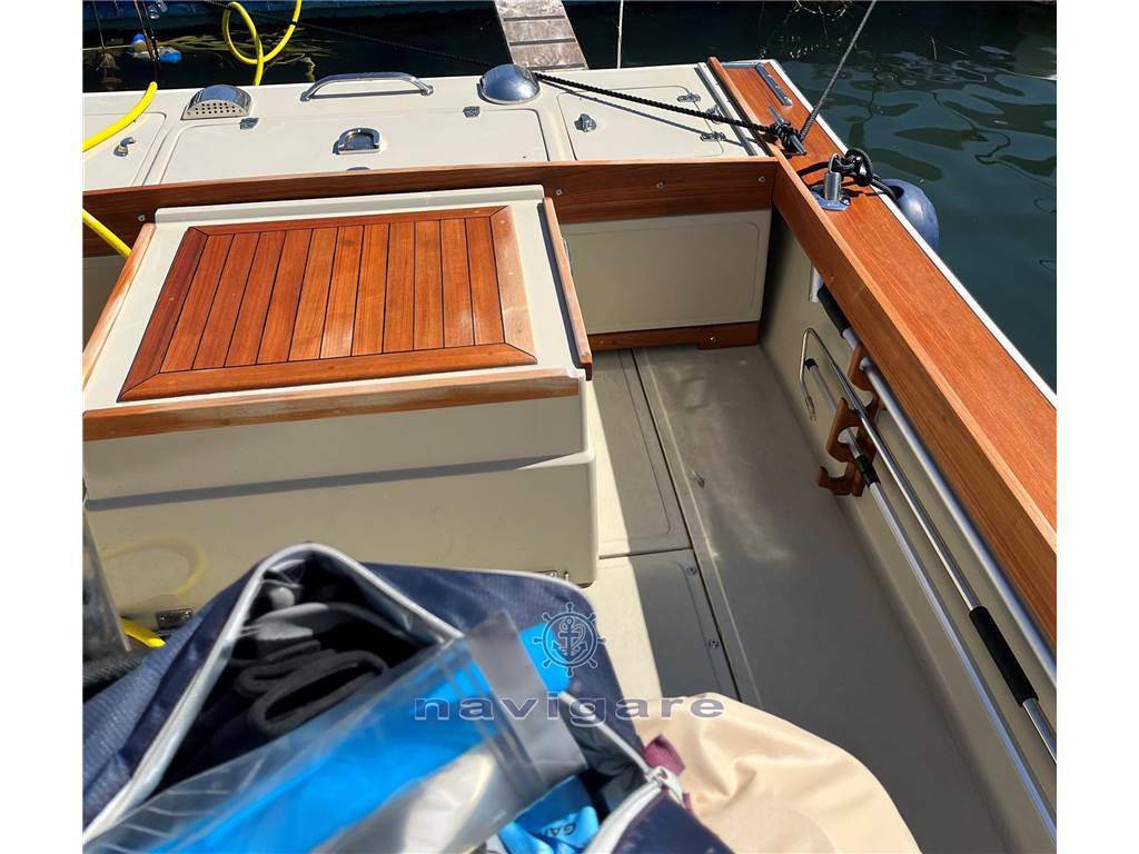 Boston whaler 23 outrage