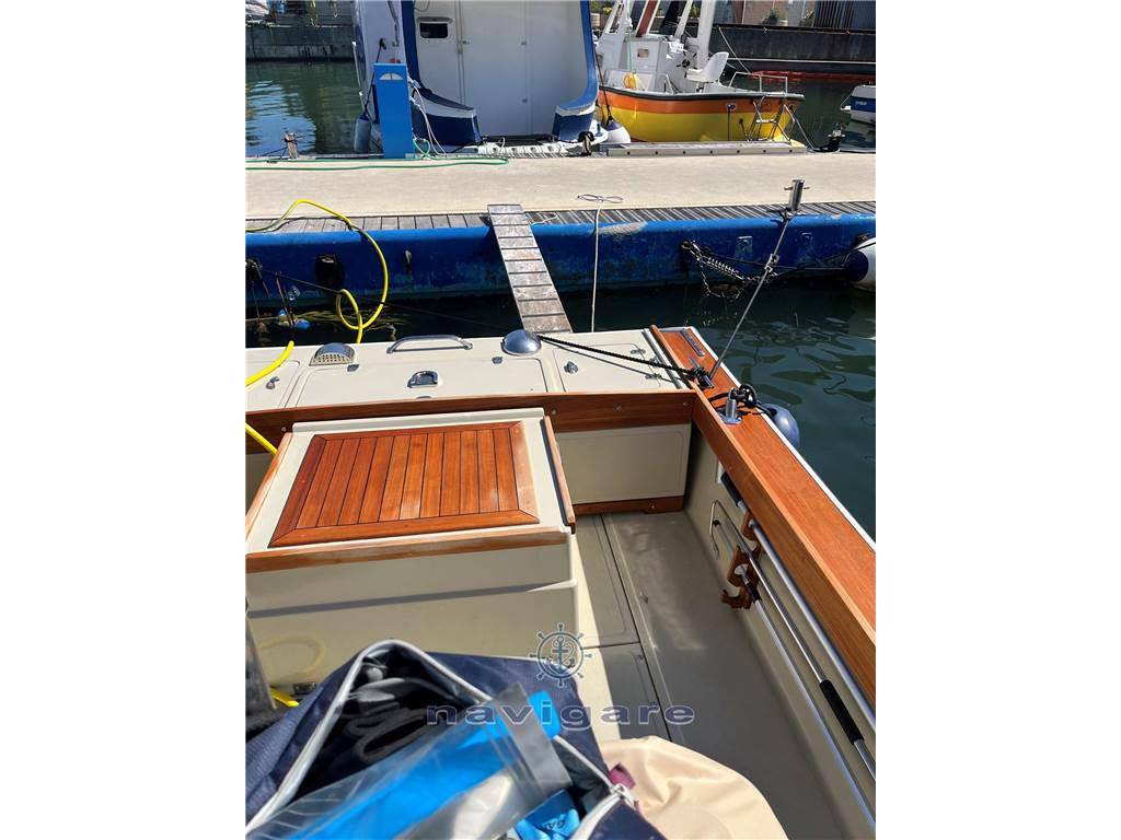 Boston whaler 23 outrage