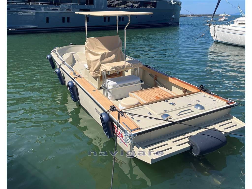 Boston whaler 23 outrage