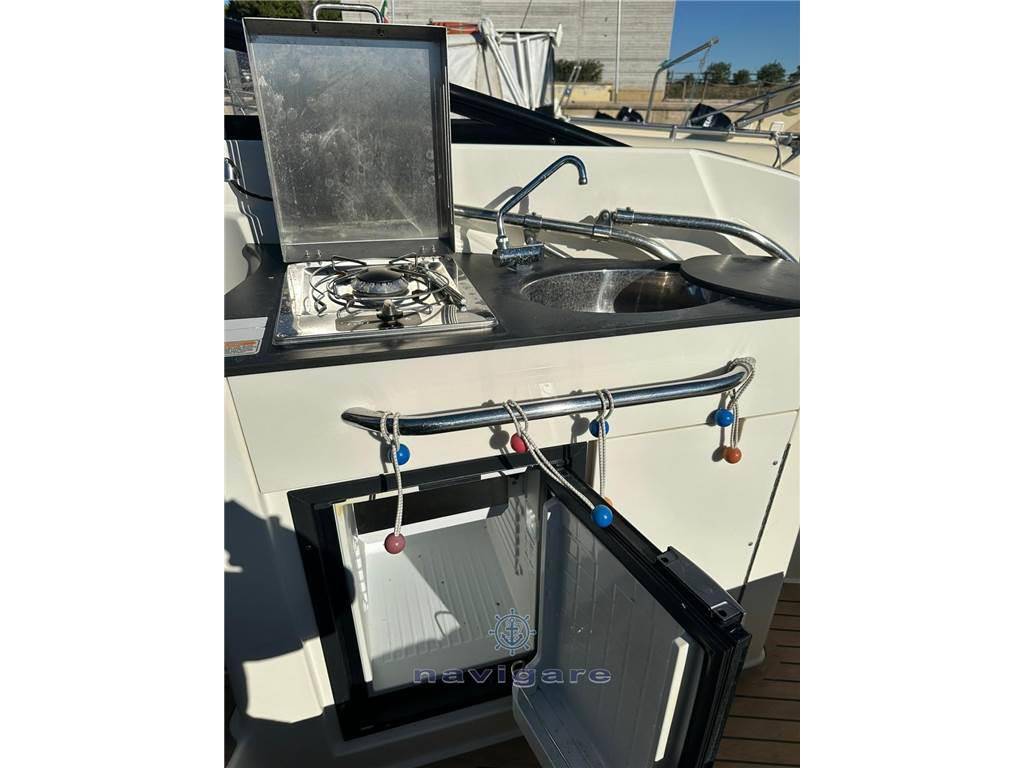 Quicksilver Activ 805 cruiser