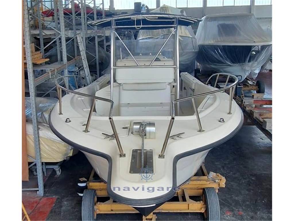 Pursuit 2870 center console