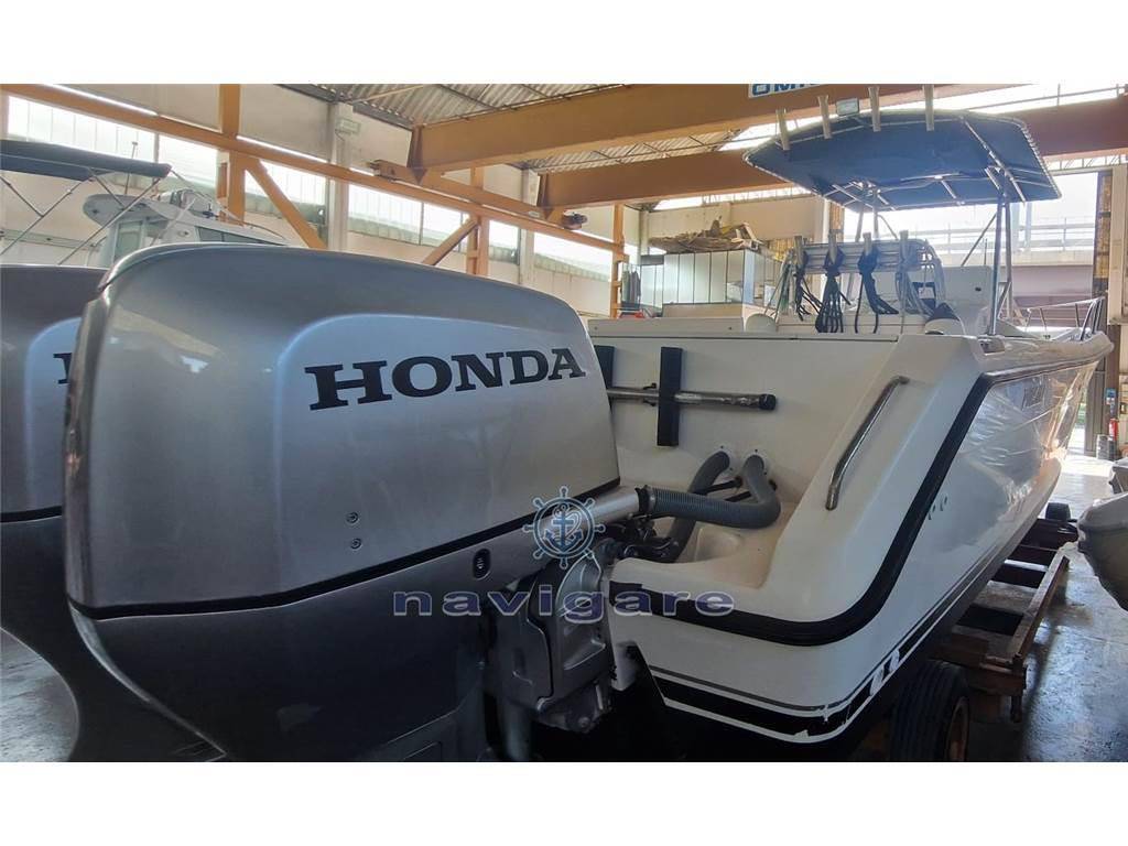 Pursuit 2870 center console