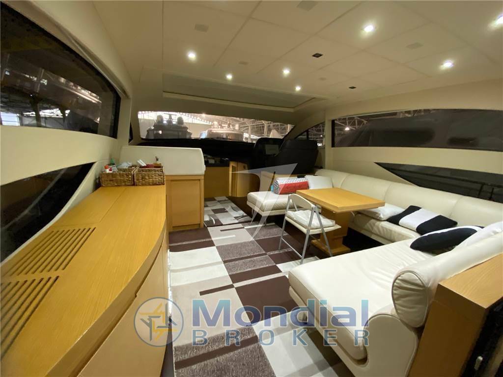 Azimut 64 fly