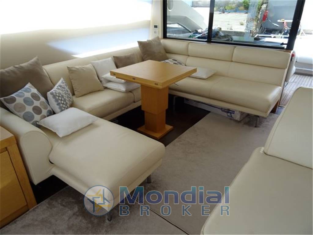 Azimut 64 fly