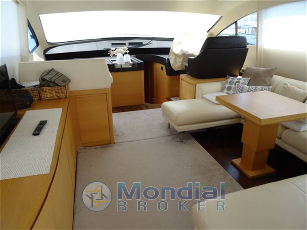 Azimut 64 fly