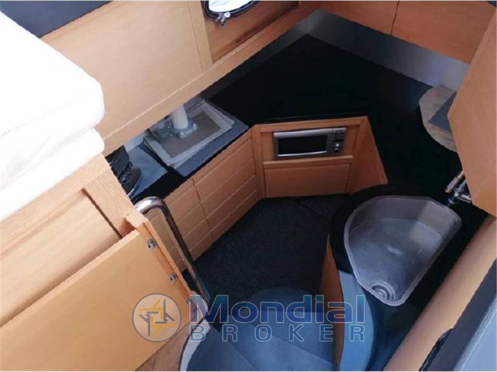Azimut 64 fly
