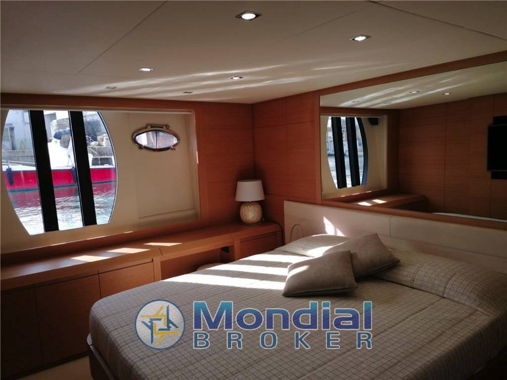 Azimut 64 fly