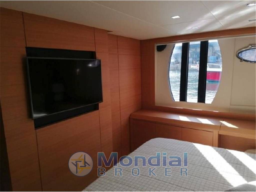 Azimut 64 fly