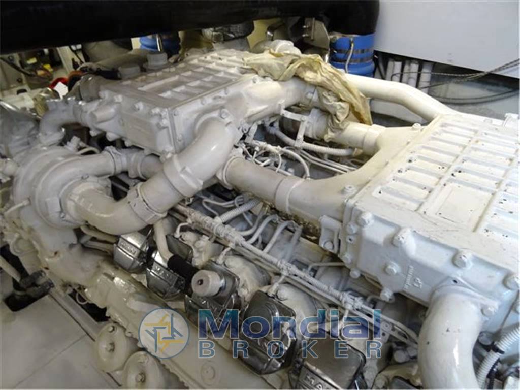 Azimut 64 fly