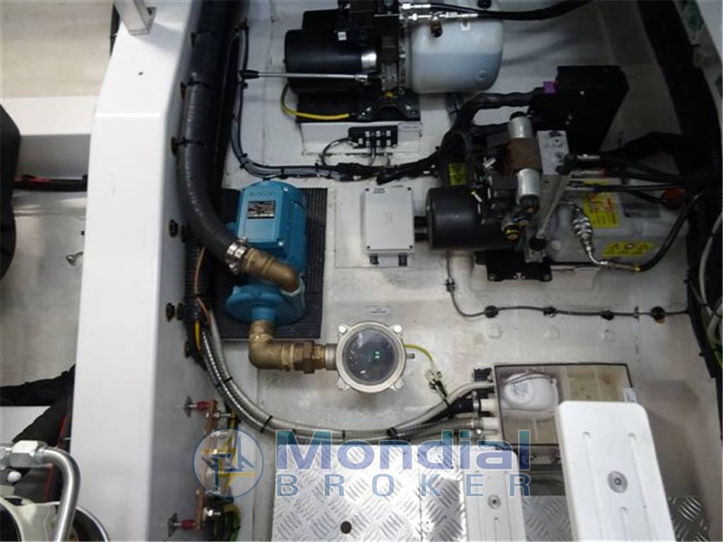 Azimut S 6