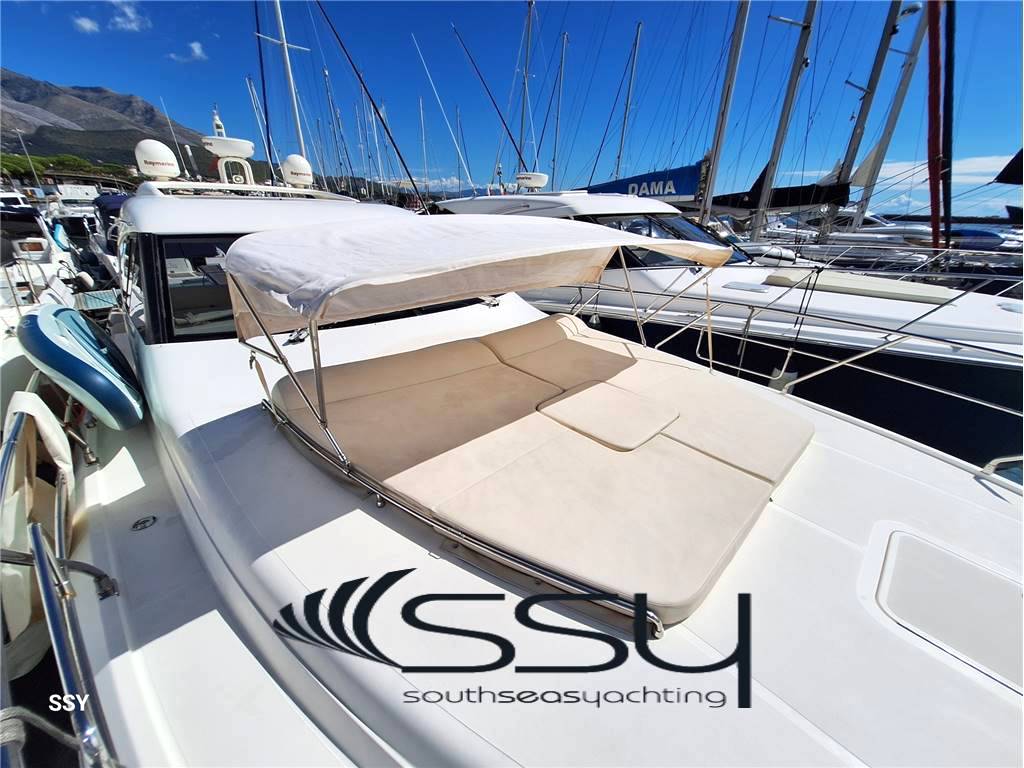 Uniesse 48 hard top