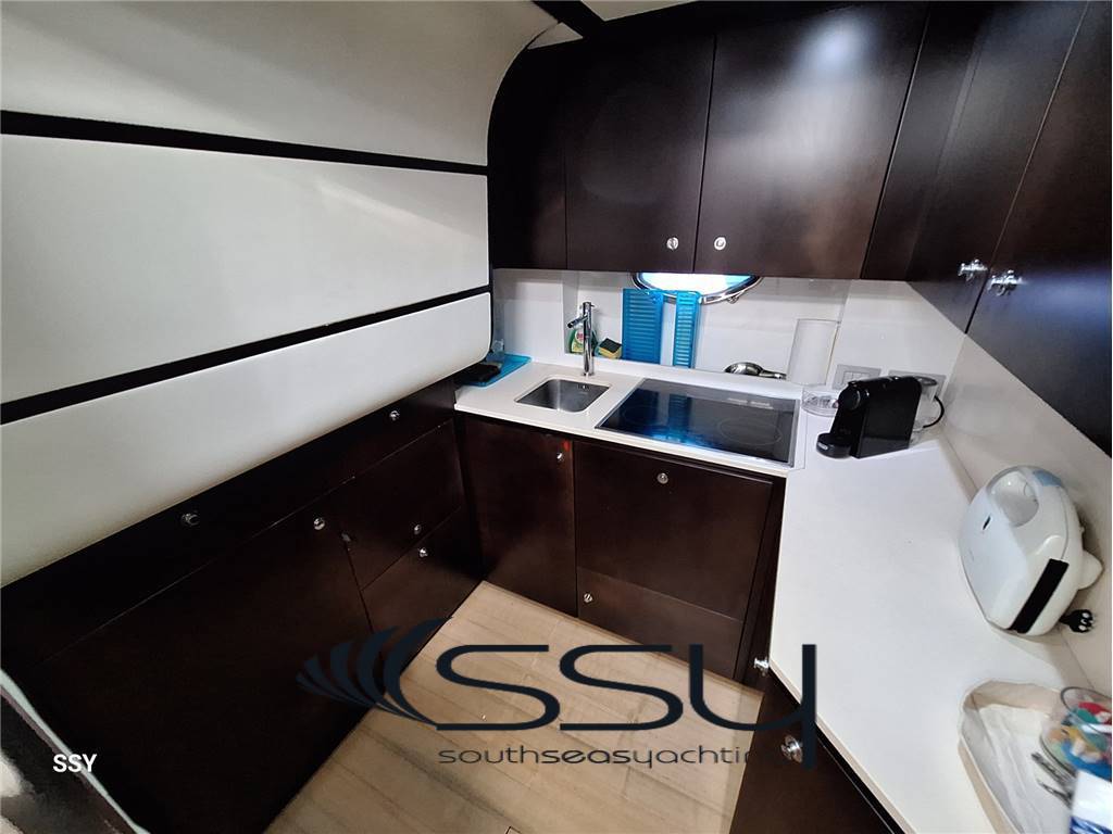 Uniesse 48 hard top