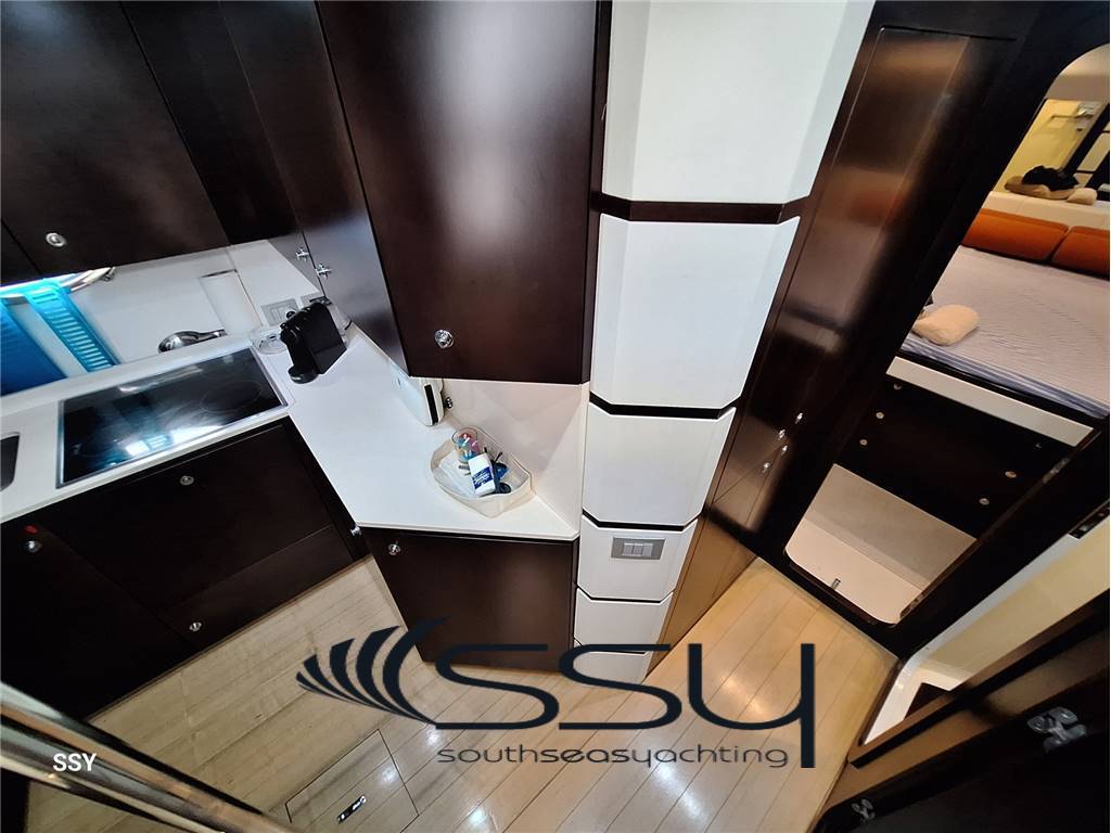 Uniesse 48 hard top