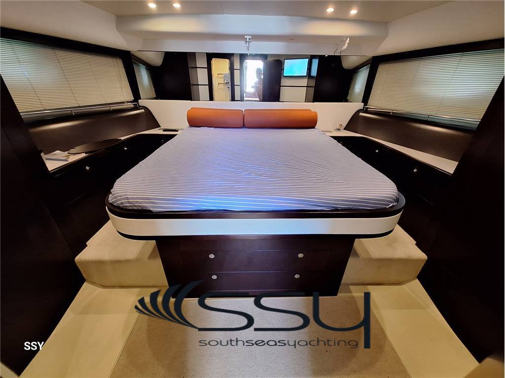 Uniesse 48 hard top