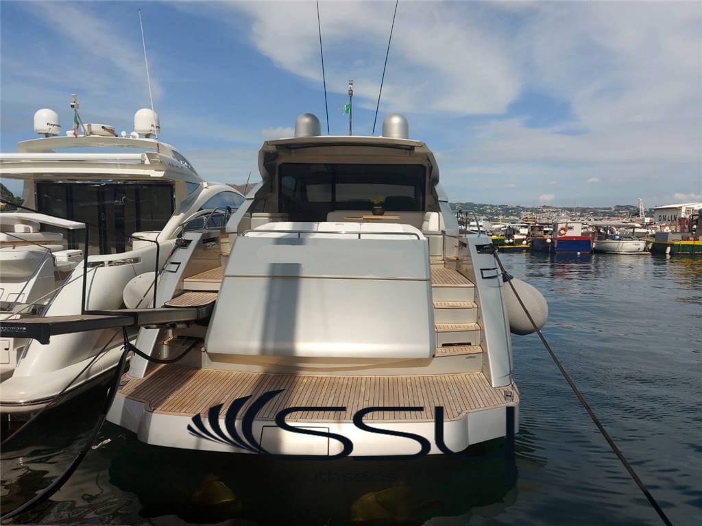 Pershing 64